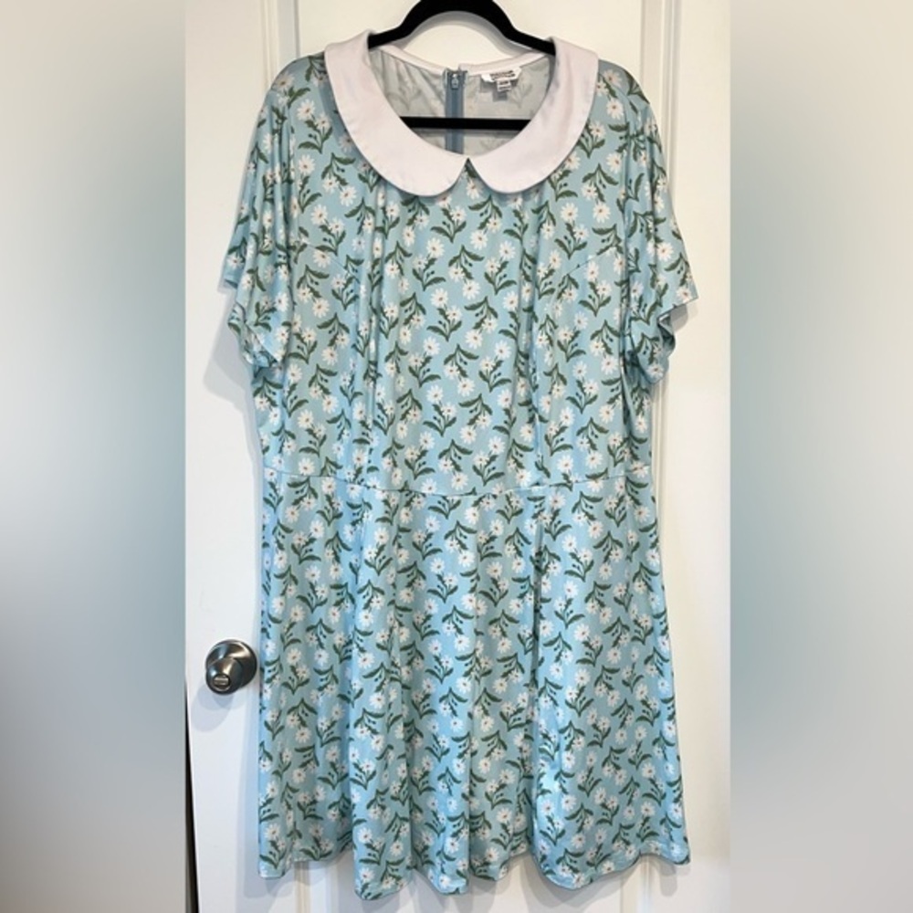 Unique Vintage Light Blue Daisy Fit And Flare Dress Peter Pan Collar 5X/26